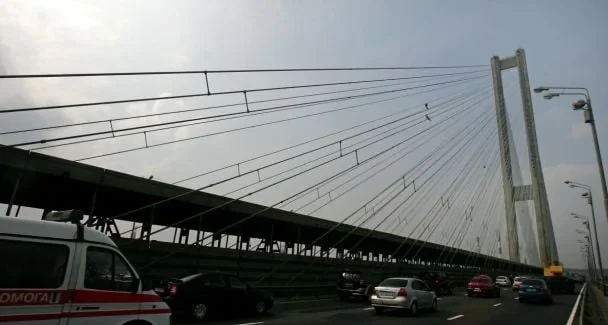 Чи замінять понтони мости в Києві?